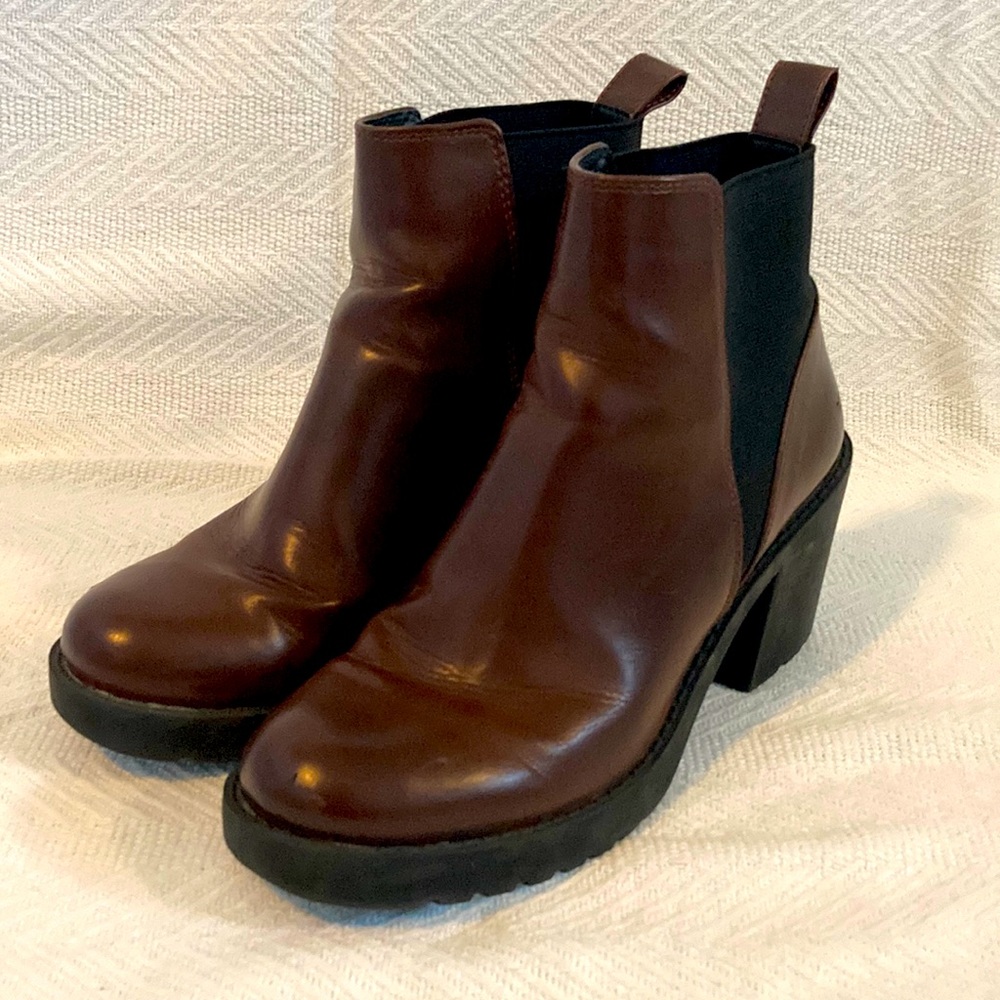 DIVIDED by H&M Chelsea booties